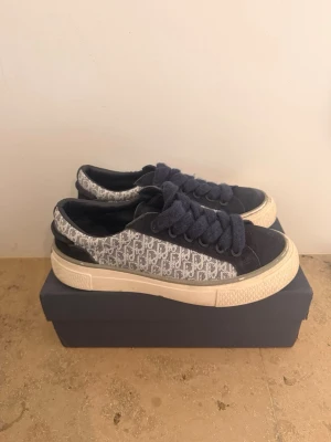 Sneakers blåa  - Säljer mina blåa sneakers 👟 