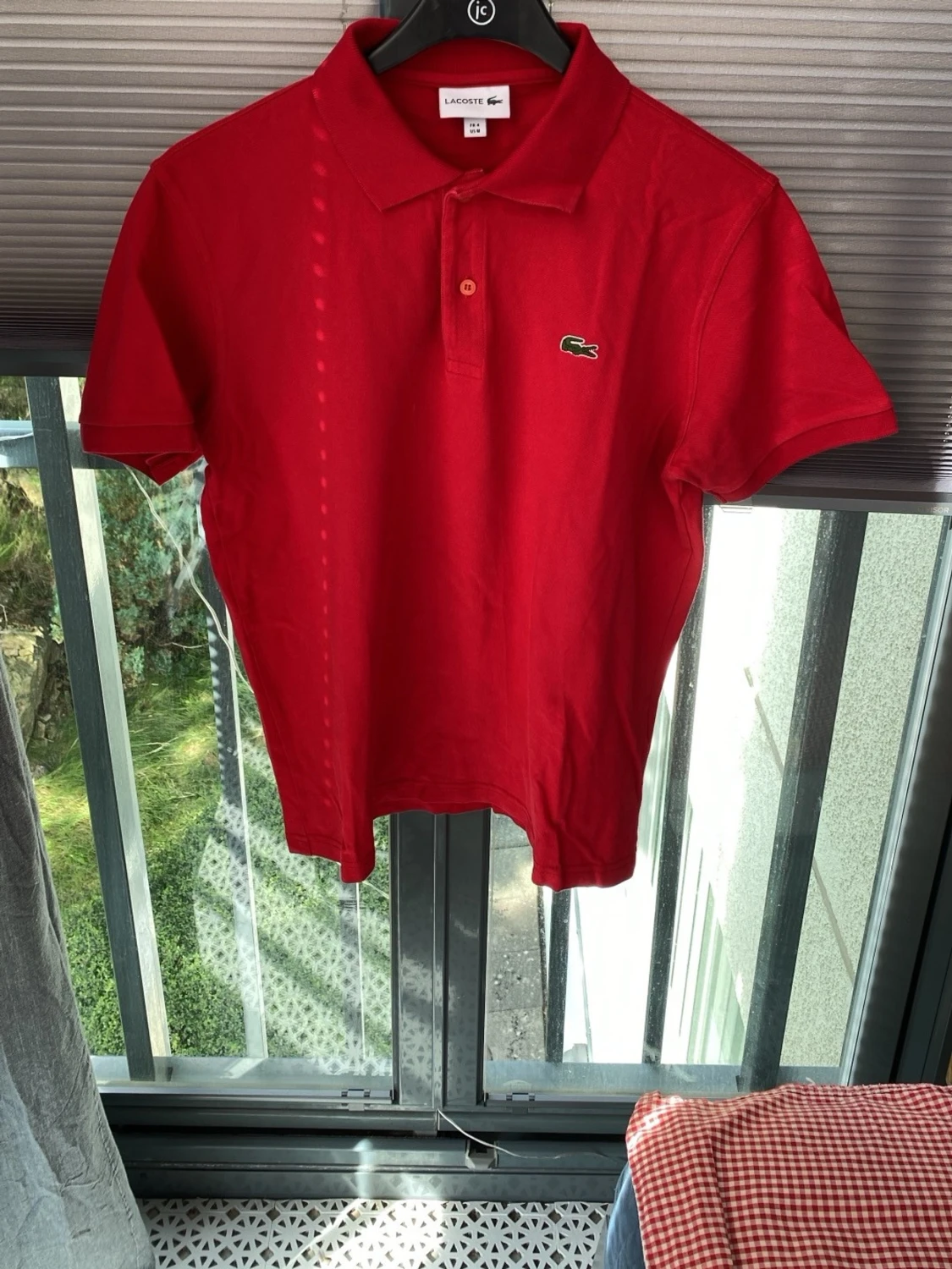 Röd pikétröja från Lacoste