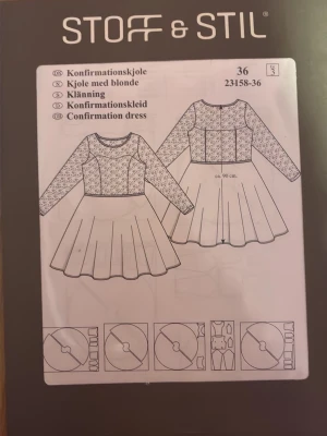 Mönster till spetsklänning Stoff & Stil - Säljer ett mönster till en klänning från Stoff & Stil. Klänningen har långärmad överdel i spets, rund halsringning och vid kjol. Mönstret inkluderar detaljer för spets, satin och mjuk tyll. Perfekt för dig som vill sy en elegant och klassisk klänning.