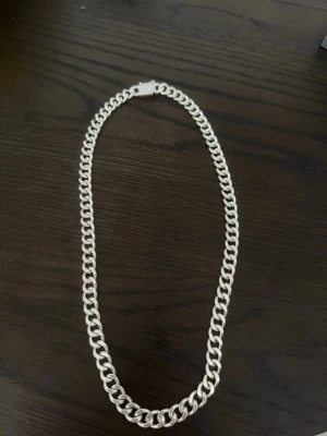 Silver halsband sterling silver 925  - Säljer mitt halsband i sterling silver 925. Helt nytt  62 cm  