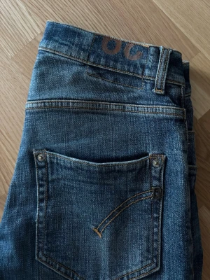 Dondup jeans - Säljer blåa DonDup jeans i storlek 29, i SAMMY modellen. De är i jättebra skick, och går att använda både vardagligt och uppklätt. Skriv gärna vid frågor eller funderingar!
