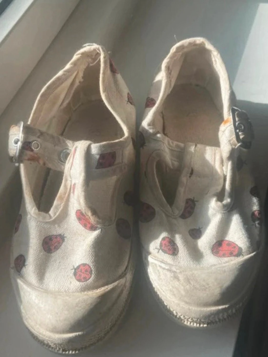 Beige ballerinaskor med nyckelpigemönster(barn) 