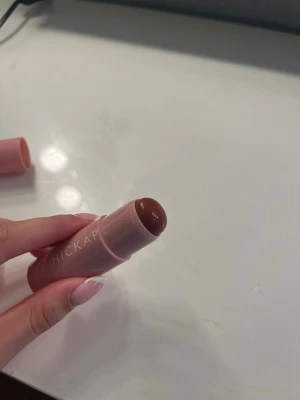 Hickap the Wonder stick - Jag säljer ett Wonder stick blush från hickap i färgen terracotta Queen🎀 Produkten är endast öppnad och EJ använd/testad!!