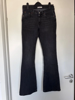 Low waist bootcut jeans - Fint skick, men välanvända.