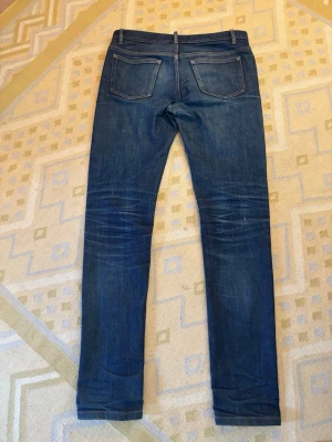 A.P.C Jeans 30/32 - Märke: A.P.C. | Modell: Petite Standard |       Nypris: 2300kr | Midjebredden är 41cm (30) & ytterbenslängden är 110cm (32) | Skick: 9/10 | Ställ gärna frågor eller funderingar! | Postas ifrån Stockholm⭐️