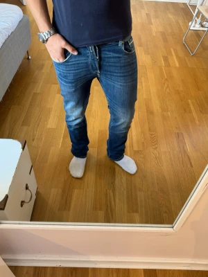Replay Grover jeans  - Replay Jeans | Bra skick | Storlek 30/32 | Pris - 499kr | Modellen är ca 180cm lång | Hör av dig vid minsta fråga eller fundering!!