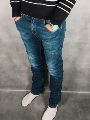 Replay Grover - - Replay Grover — Storlek 29/32 — 9/10 - Bra skick, slitage i skrev se bild 4 - Inkluderat - Jeans — Retail 2000kr — Modellen är 180cm, 65kg