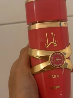 Parfym  - Ej använd latafffa candyy 100 ml