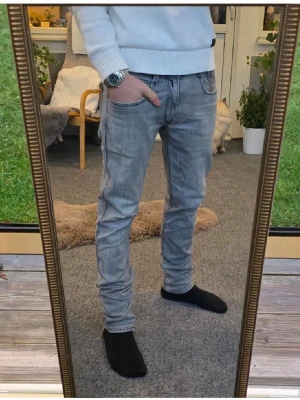 Replay anbass  - Super feta replay anbass jeans i storlek W32 L32. Dem är i super skick! Skickar samma dag som du köper! 