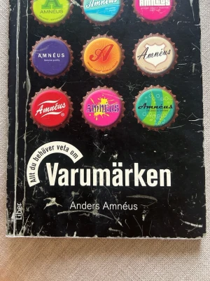 Allt du behöver veta om Varumärken - Kurslitteratur, lite sliten på framsidan men annars väldigt bra skick! 