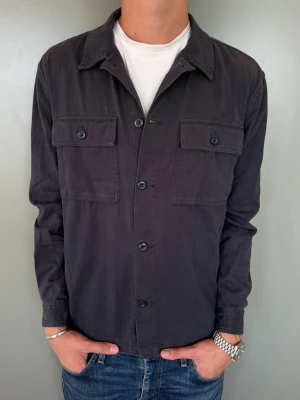 East West Overshirt - Storlek: L | Skick: 9,5/10 | Nypris: Ca 1099kr