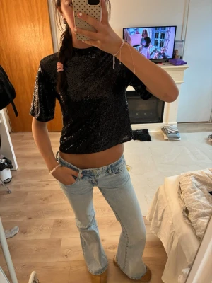 Glittrig topp - Supersnygg glittrig topp. Kolla gärna mina andra annonser! 💌