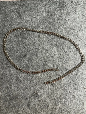 Kedja för smyckestillverkning  - Säljer en fin kedja för smyckestillverkning, ca 38cm lång. Jag skickar snabbt!