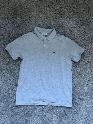 Lacoste Piké  - Storlek 176cm passar XXS, mycket fint skick!