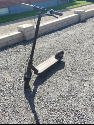 Ninebot g30 max - Ninebot elscooter i bra skick – Nya punkteringsfria däck! Säljer min Ninebot elscooter som är i väldigt bra skick och fungerar klockrent. Nypriset var nästan 10 000 kr, så här får du en riktigt rejäl och kvalitetssäker scooter till ett mycket bättre pris! Det absolut bästa med denna är att jag nyligen bytt ut däcken till helt nya, stenhårda och punkteringsfria solid-däck. Kom gärna på DM och skriv ifall du har du har funderingar. Och ifall du vill köpa så måste du göra de på blocket!