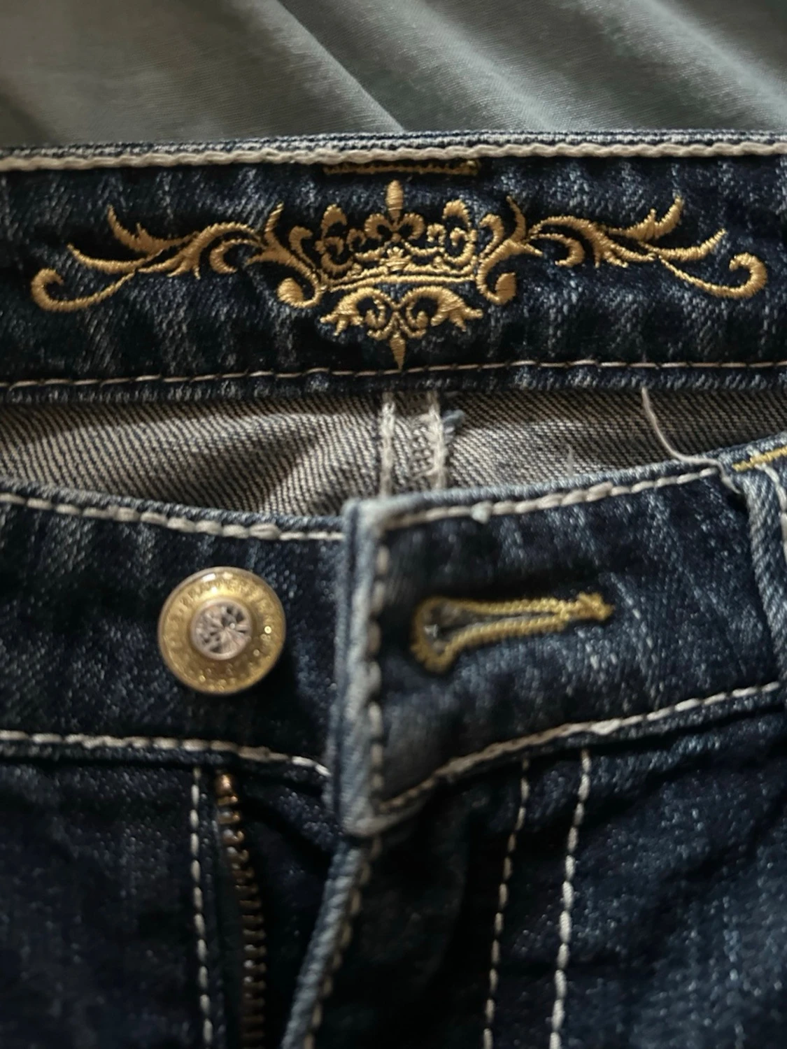 Mörkblå jeans med dekorerad ficka - 2
