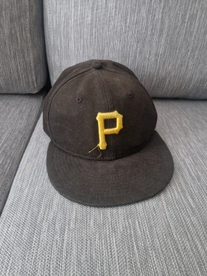 P fitted cap - P fitted cap. Size 7