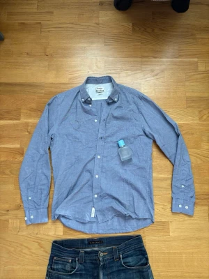 Acne Studios skjorta  - Säljer denna snygga skjorta från Acne Studios är i god kondition med inga fläckar   Hör av dig vid frågor! 🙏🏼