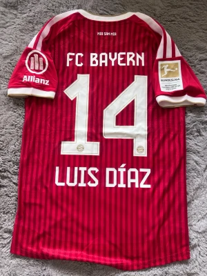 Bayern München Luiz Diaz  - En Bayern München tröja från 26/27 Luiz Diaz Spelar version, storlek L