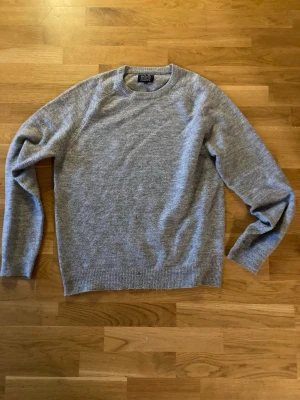 Grå stickad tröja - Snygg grå stickad tröja i storlek M