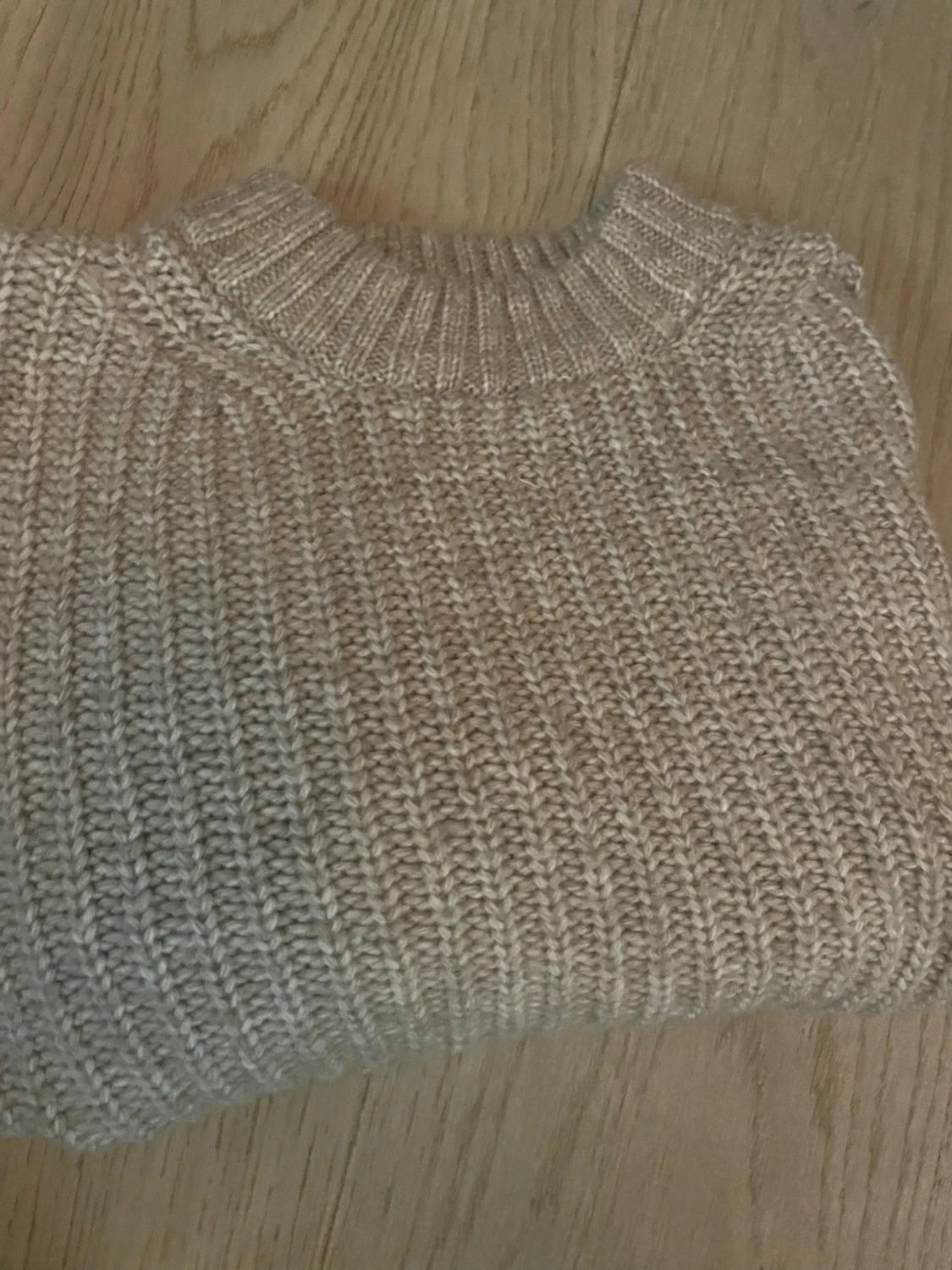 Beige grovstickad tröja - 1