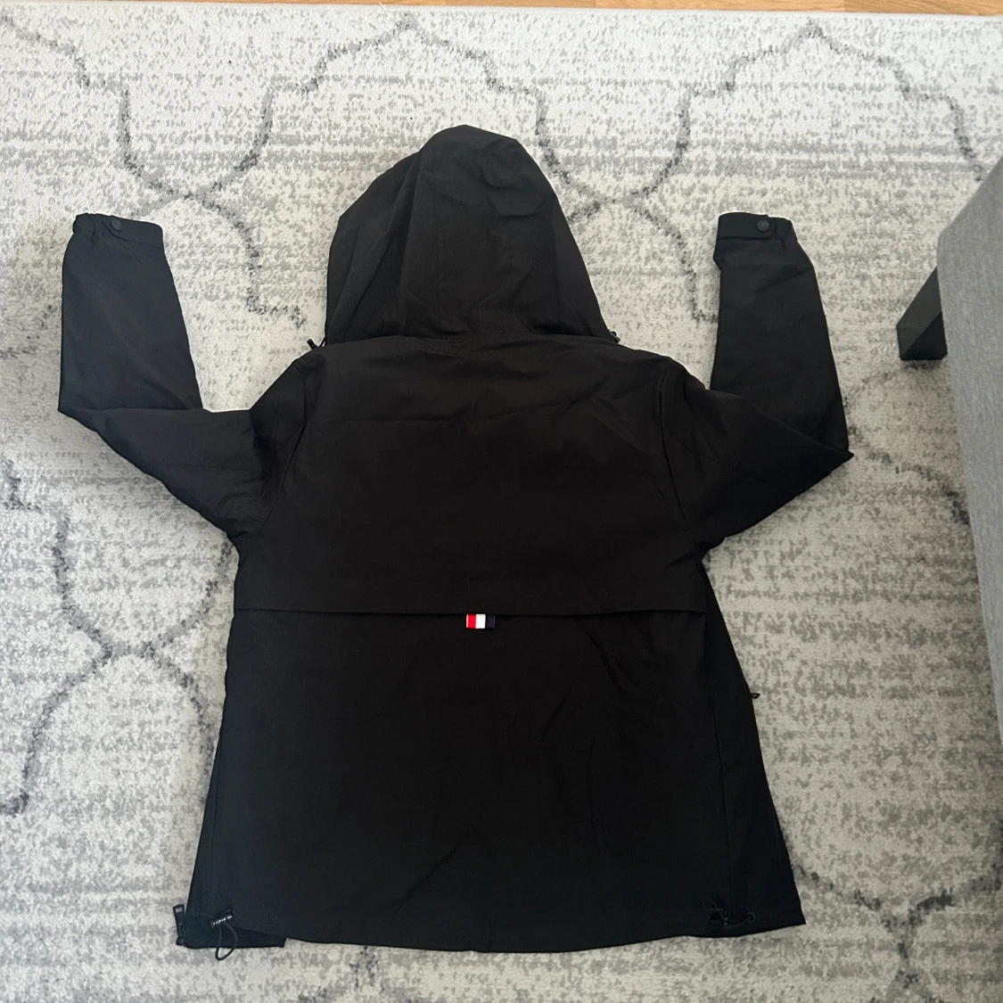 Svart vindjacka från Moncler med huva - 2