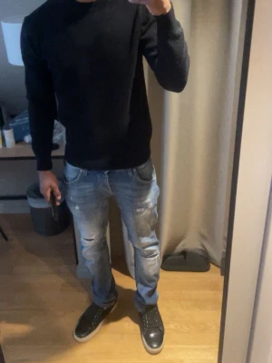 LANVIN CAPTOES AKA LAKRITSKOLOR TILL SALU HELST I BYTE MOT GATS MAIRGIELA - BYTER GÄRNA MINA KÄRA LAKRITSKOLOR LANVIN MOT MAIRGELA GATS SVARTA HELST MEN SKITSAMMA BARA DE GATS. PRIS DISKUTERBART KANSKE FÖR DE ÄR ÄNDÅ ANVÄNDA MEN DE ÄR BARA FINLIR. KRÄFTSKIVOR SAMT MIDDAG MED FRUGAN ELLER SÅ. SYNTES ALDRIG PÅ NÅN SUNKIG KLUBB ALDRIG. SÅ DEN BÄR MED SIG GOD ERFARENHET. DU KAN GÄRNA FRÅGA RUNT I KRISTIANSTAD OM DOJORNA DOM ÄR HELIGA SOM SKORNA I LIKE MIKE. 
