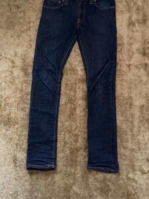 Nudie jeans - Snygga blåa Nudie jeans👖                       Inga defekter👌                                          Storlek: W28 L30                                      Modell: Tube Tom 😋