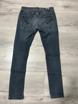 Dondup jeans - Ett par svin snygga dondup jeans jag nu säljer då jag tröttnat lite på dem. De passar till nästintill alla outfits och har en fin färg. 