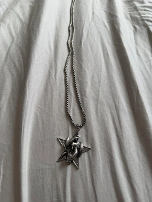 Halsband med stjärna och orm - Fint halsband, från punkshop