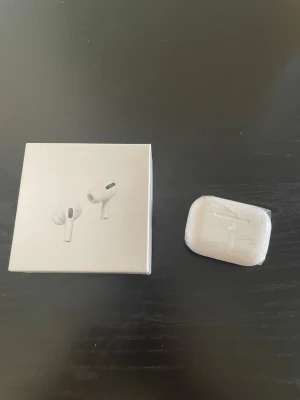AirPods Pro 2 - Helt nya AirPods Pro 2.                                                   USB c laddare