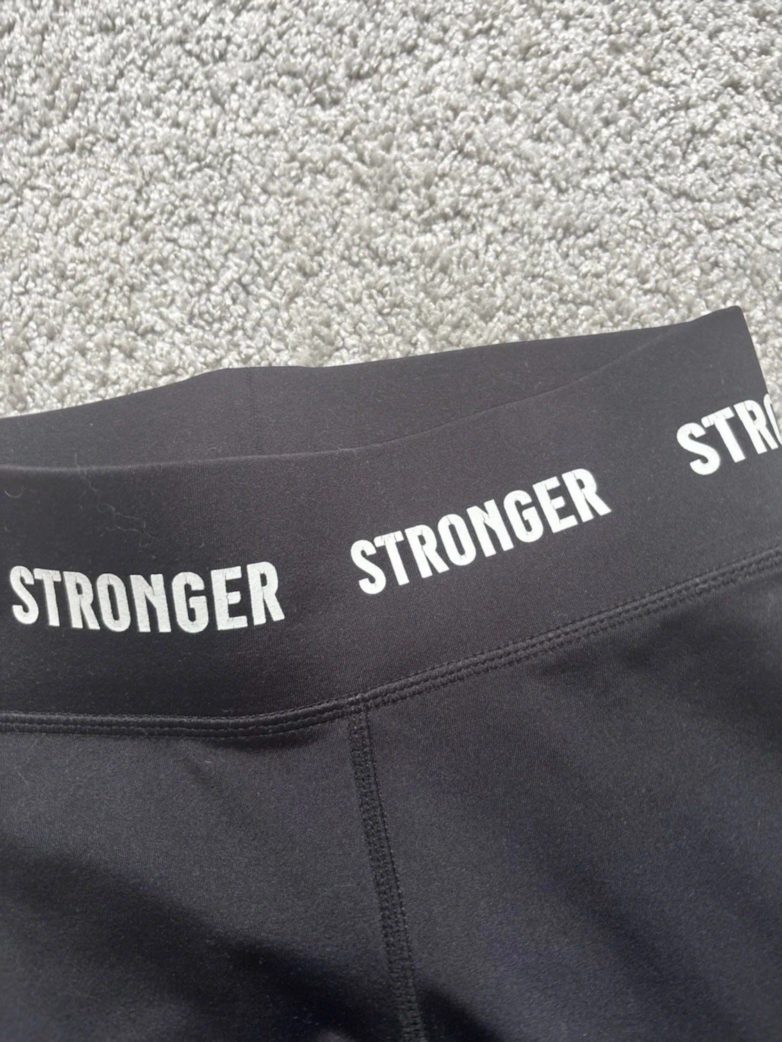 Svarta leggings från Stronger - 2