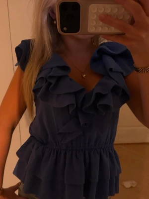 Hm topp - Sååå fin topp från hm, den är aldrig använd!!💗