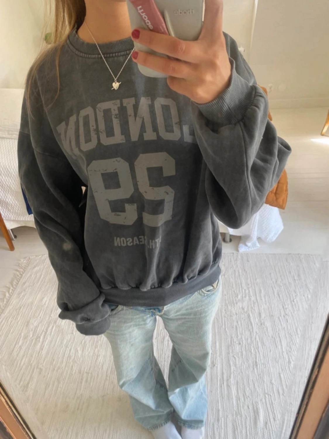 Mörkgrå sweatshirt med tryck