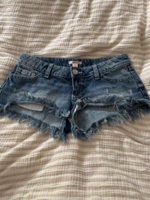 Low waist Jean shorts - Shorts från Ginatricot i storlek: Xs