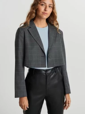 Grå rutig cropped kavaj - Snygg grå cropped kavaj med rutigt mönster och klassisk krage. Perfekt för en trendig och modern look. 🩶🩶🩶