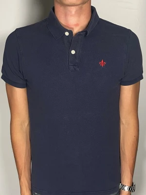Morris piké  - 👕 Plagg: Piké                                                            📏 Storlek: S                                                               🏷️ Märke/Modell: Morris                                                  ✨ Skick: Fint skick                                                        💬 Vid frågor är det bara att skriva!                                                                                          🛍️ Gramenti