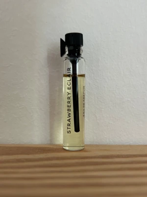 ESSNCE tester strawberry eclair - Strawberry eclair, oöppnad🍓