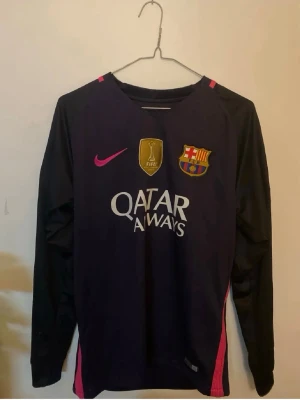 Neymar Barcelona tröja  - En Neymar tröja som använts en gång så typ helt ny. Skriv för mer information!!