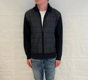 Cardigan Men's Blue - Marin cardigan i mycket gott skick, storlek M.