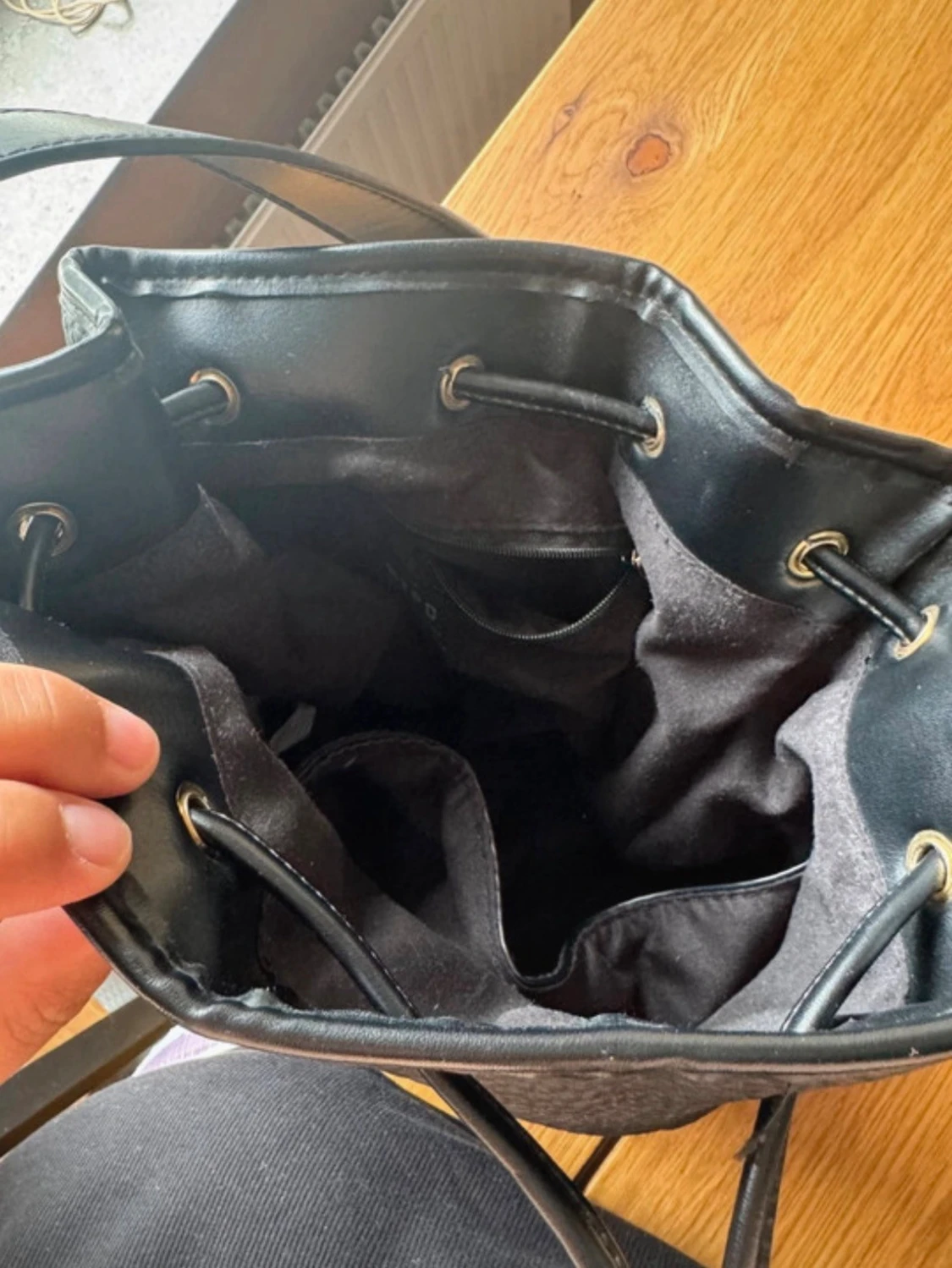Svart bucket bag i skinnimitation - 5