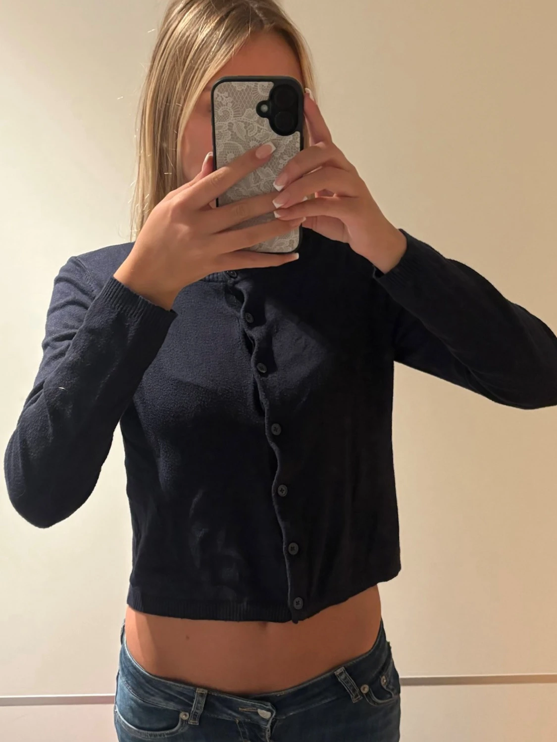 Mörkblå cropped kofta med knappar