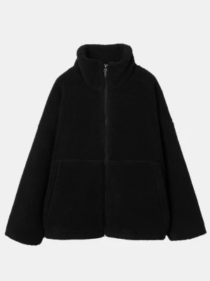 Svart teddyjacka med dragkedja - svart teddyjacka med hög krage och hel dragkedja framtill. Nypris är 800kr. Sitter snyggt oversized på mig som är en s/m💞