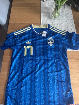 Sverige VM tröja - Sveriges 2026 VM borta ställ Storlek M. Gyökeres nr 17. Helt oanvänd 💯💯