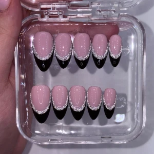 medium almond gel-x pressons - handmade gel-x press-ons! size: S  with purchase, you get a care kit including nail glue, sticky tabs, nail file and buffer! feel free to contact me if you have any questions!