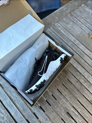 NIKE REACT ÄKTA! - Storek 43