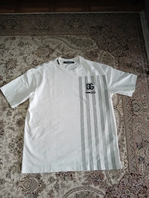 Dolce & gabbana T-shirt  - Helt ny skick aldrig använd och den är storlek L