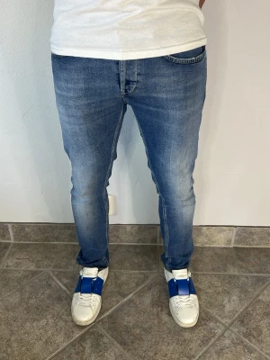 Dondup George Jeans - CONDITION — 9/10 Excellent condition.  Light signs of wear.     SIZE — 33 Model is 170 cm, 67kg  MEASUREMENTS (CM) (Please refer to the last photo for measurement guide)  A — 39 cm  B — 93 cm  C — 16 cm