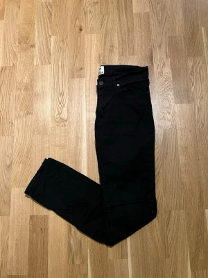 Acne Studios Jeans - 31/32 - Acne Studios Jeans för män till salu. Plagget är nyskick, inga skador/slitage. Storlek Waist 31 / Lenght 32. Hör av dig vid intresse/frågor. PRIS KAN DISKUTERAS!
