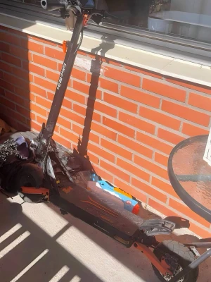 KuKirin G2 Pro svart/orange - den e bra och funkar allt laddare och sånt kommer med det är bara baklampan som är av